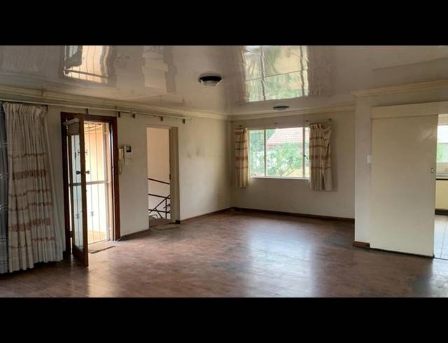 3 BEDROOM HOUSE FOR SALE IN SOUTH HILLS